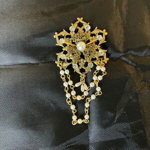 Ornate Gold Tone Brooch Pin Pearl Rhinestone‎ Dangle Chandelier Coquette Style
